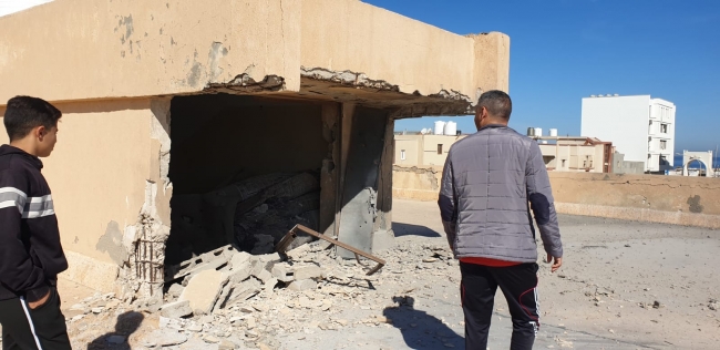 Hafter okullara da saldırıyor